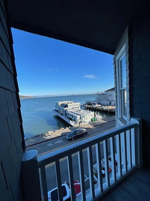 595 Bridgeway #10