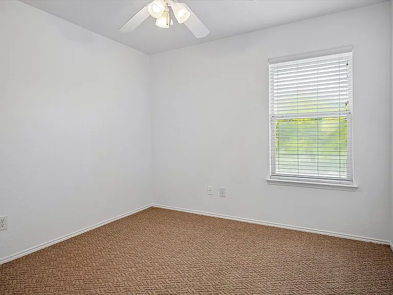 4401 Caledonia Creek Ln — Photo 13