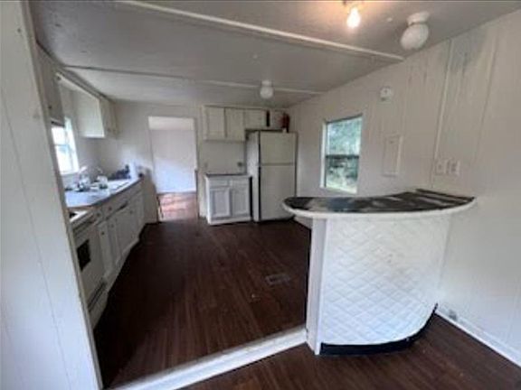 3rd image of 901 NE 95th St Unit 7