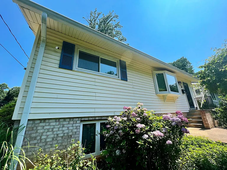 741 Beall Ave — Photo 2