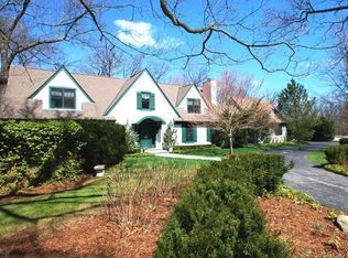 404 Moffett Rd, Lake Bluff, IL 60044