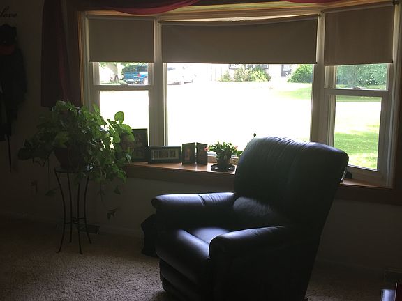 3rd image of 2 Cottonwood Ln