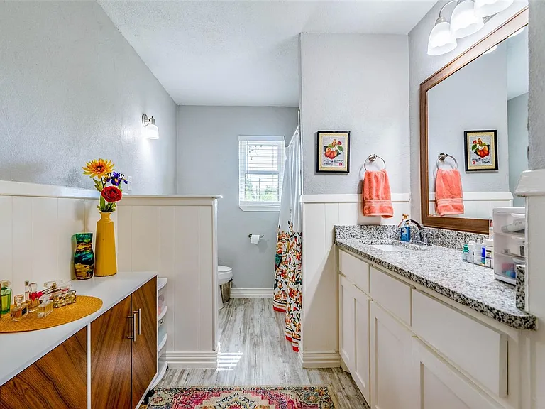 204 Ross Ave — Photo 10