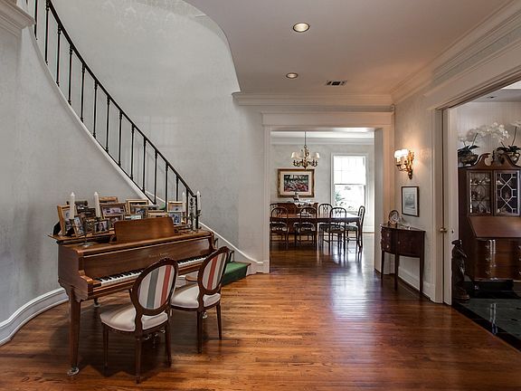 3rd image of 3913 Monticello Dr