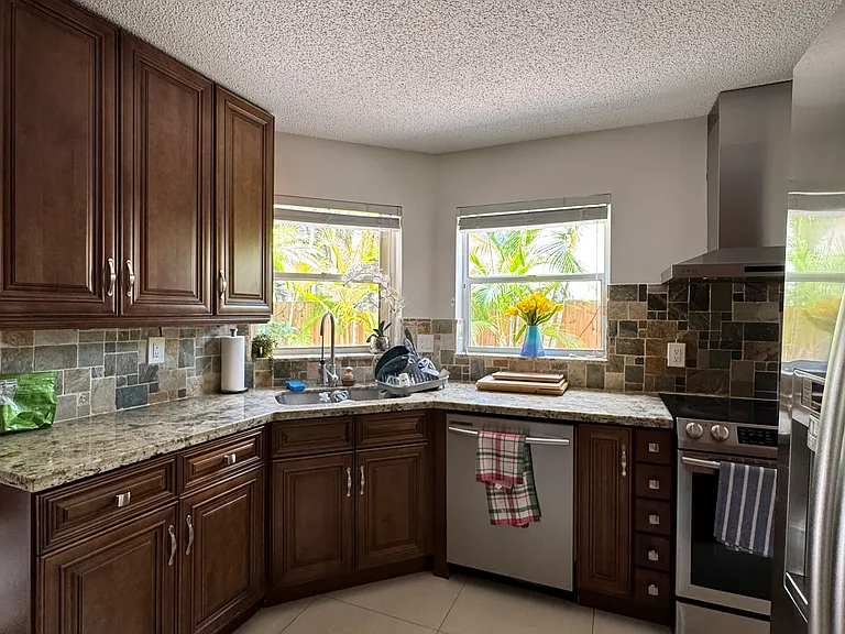15621 SW 100th Ln — Photo 35
