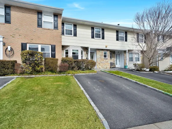 11 Manors Drive, Jericho, NY 11753