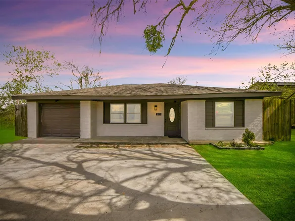 212 S Avenue D, Freeport, TX 77541