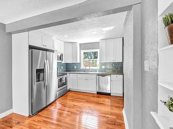 4th image of 1701 Yosemite St