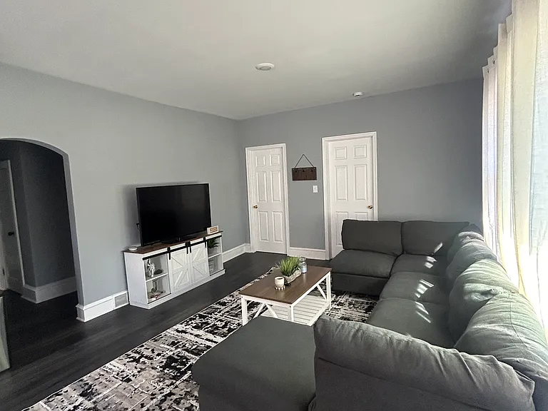 211 Pennsylvania Rd — Photo 2