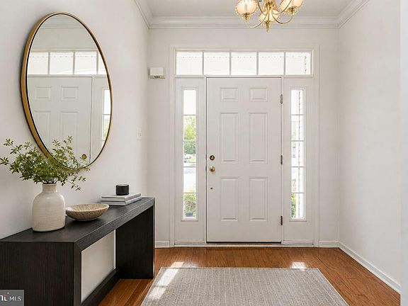2nd image of 44 Wimbledon Way