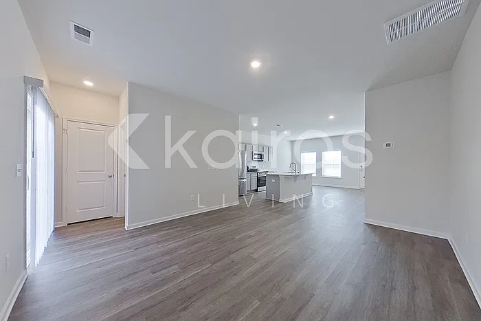 2129 Banyon Cir — Photo 3