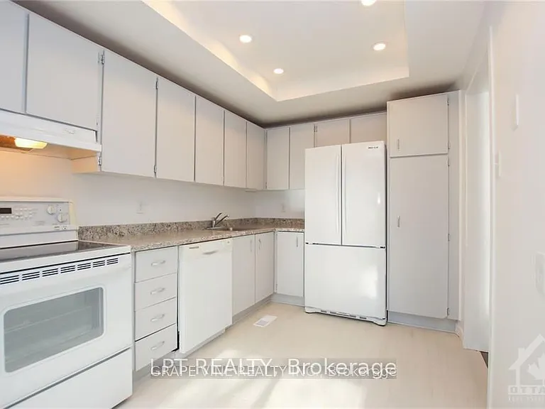 121 Erin Cres — Photo 10