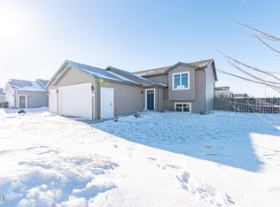 2812 Whitlow St, Lincoln, ND 58504
