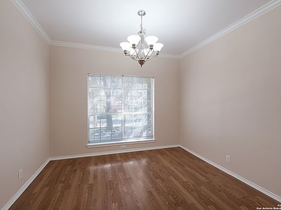 4th image of 950 Riverstone Dr