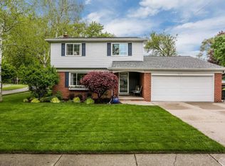 347 Willis Rd, Saline, MI 48176