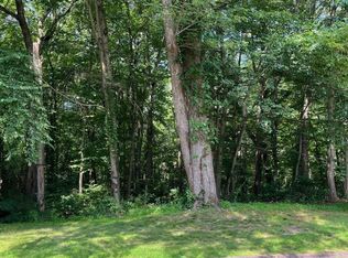 10 Spear Cir, Woodbridge, CT 06525