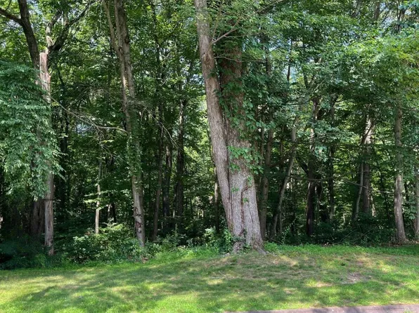 10 Spear Circle, Woodbridge, CT 06525