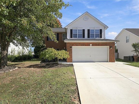 2nd image of 15 Pilot Ridge Ct