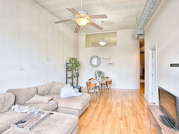4th image of 1552 N Milwaukee Ave APT 3C