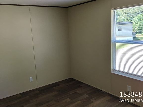 4th image of 323 Old Tavern Ln #323