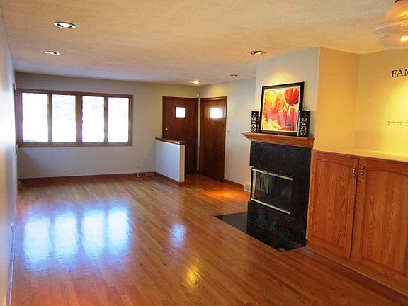 3rd image of 1310 Thornwood Dr