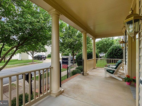 3rd image of 408 Cork Tree Ln