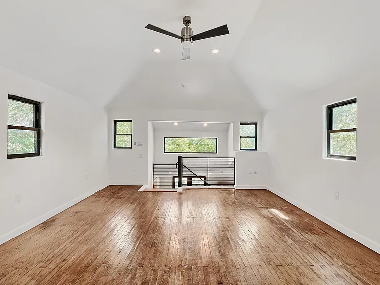 1321 W San Antonio St — Photo 15