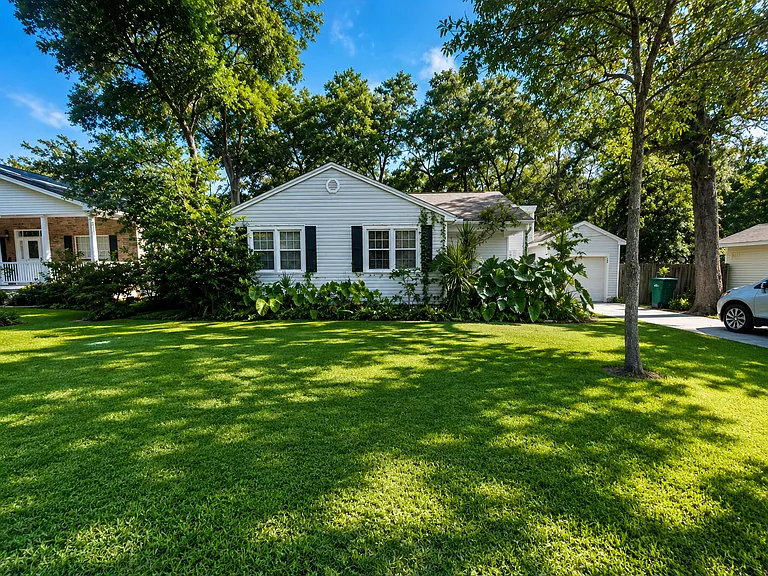 12 Plew Ave — Photo 1