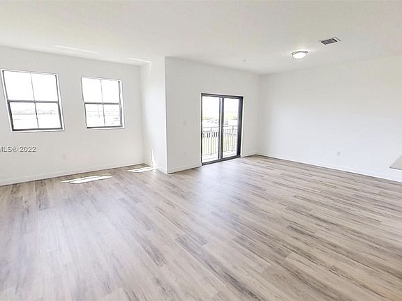 4th image of 15600 SW 136th St #205