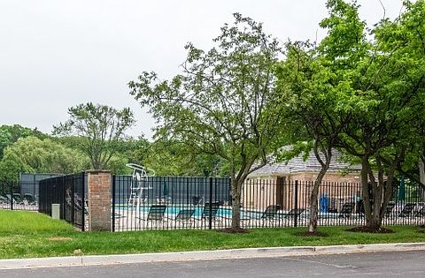 3rd image of 2S748 Avenue Barbizon