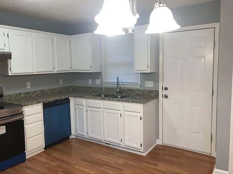1112 Hadley Rd — Photo 17
