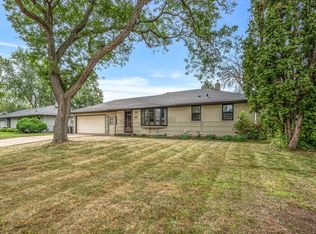 2288 Navajo Rd, North Saint Paul, MN 55109