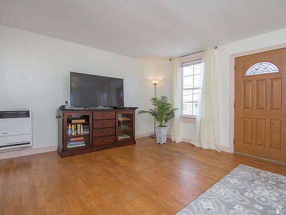 5th image of 483 Bellevue Ave