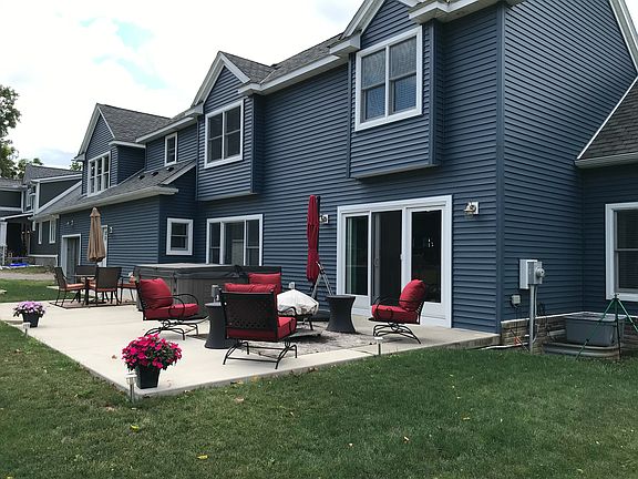 Large entertaining patio