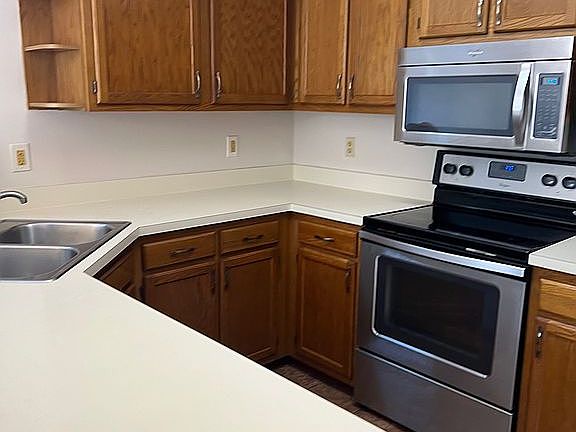 4th image of 630 S Lake Cir