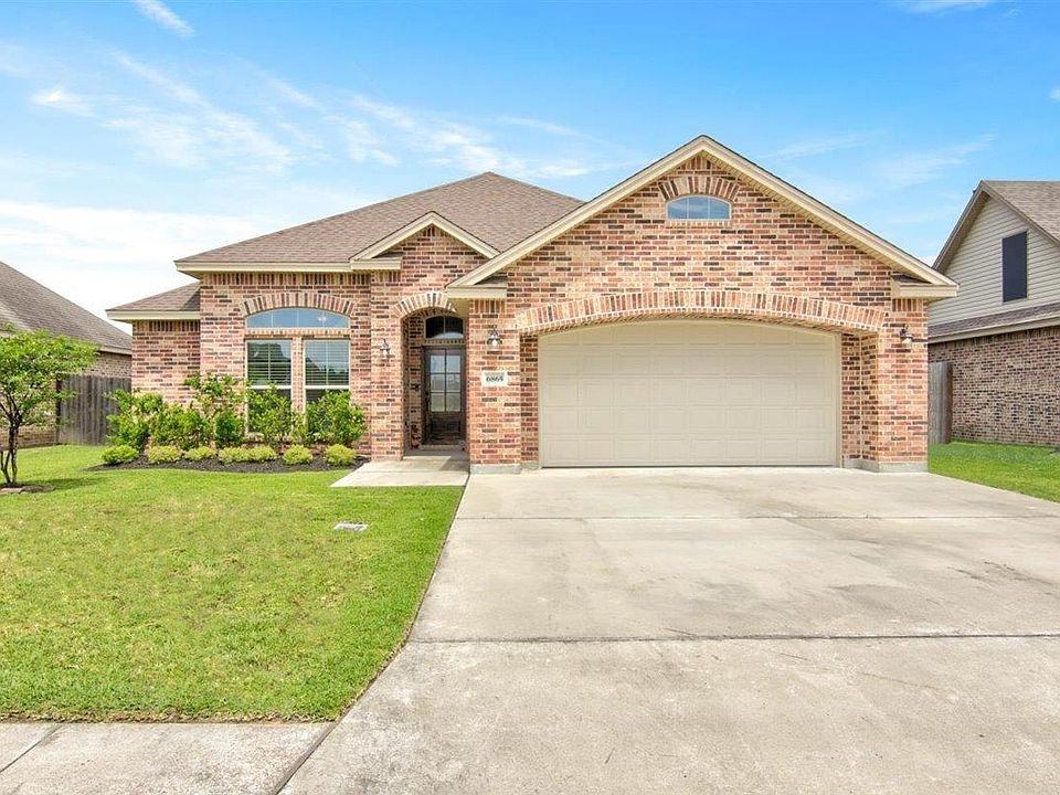 1st image of 6865 Woodridge Dr