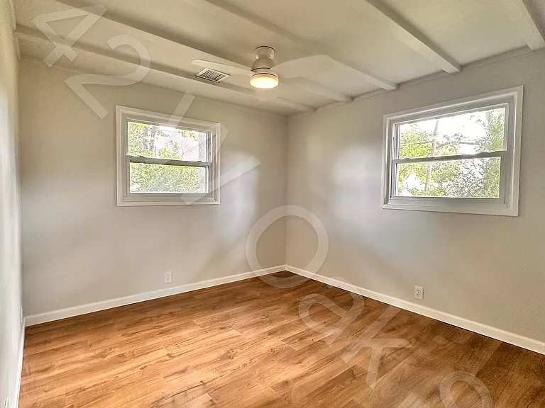 42 W Oak St — Photo 19