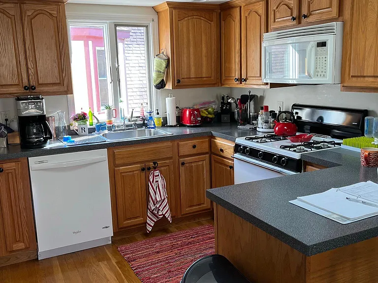 3-24 Burnham St #3 — Photo 8