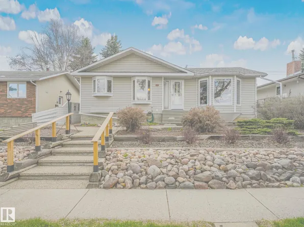 12 Muir Dr, Saint Albert, AB T8N 1G2