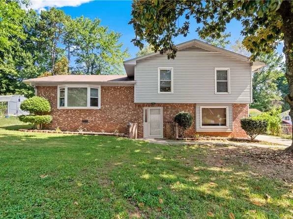 103 Flintfield Dr, Winston Salem, NC 27103