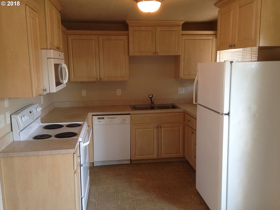 2nd image of 1193 Jay St