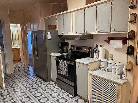 2nd image of 2400 Lakeside Dr
