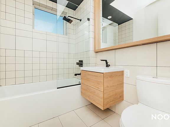 3rd image of 215 Green St #2A