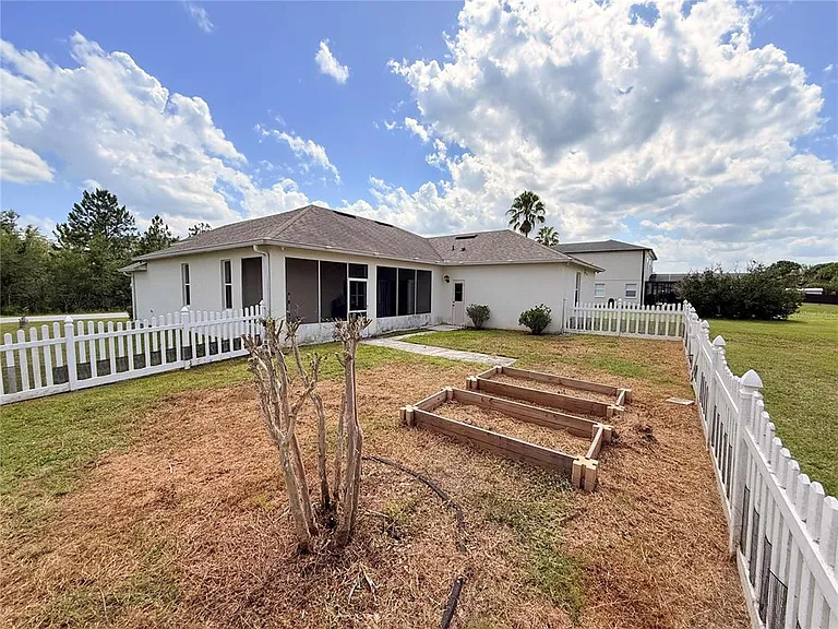 3010 Victoria Dr — Photo 46