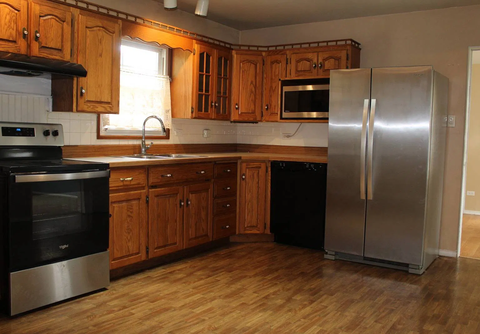 2 bed, 1.0 bath, $1,375 — Photo 3
