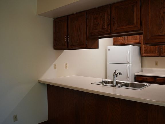 3rd image of 3900-3951 Doral Dr #3914