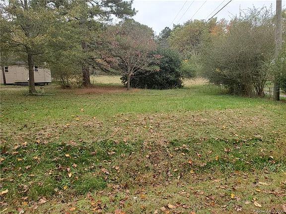 4th image of 511 Lakewood Dr #1