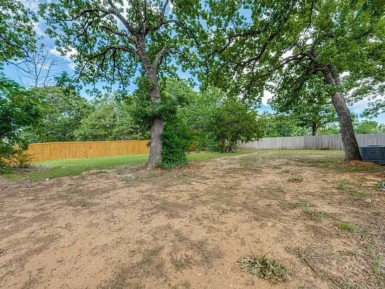 1023 Oak Dr — Photo 17