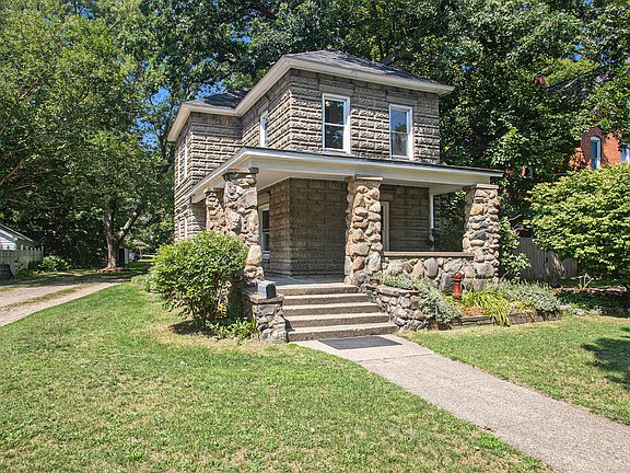 3rd image of 109 Park Dr