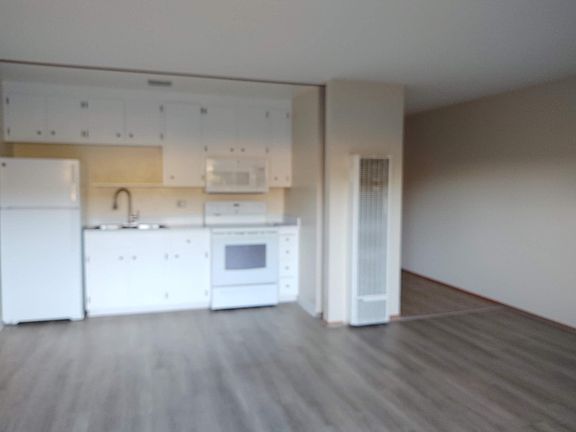 2nd image of 140 Eastburn Ct APT 4